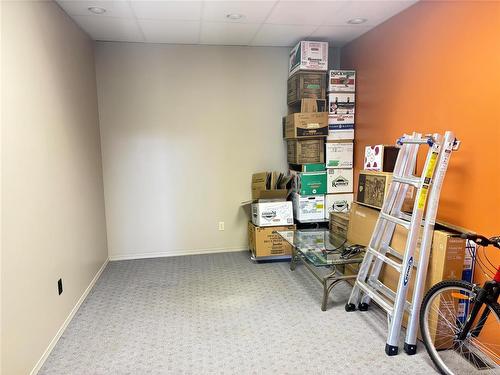 Office 24 x 9"11" - 15 Maple Avenue E, Hamiota, MB 