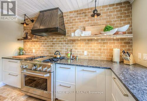 8466 Sideroad 30, Centre Wellington, ON - Indoor Photo Showing Kitchen With Upgraded Kitchen