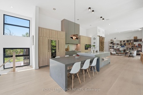 3404 Vivian Road, Whitchurch-Stouffville, ON - Indoor Photo Showing Dining Room