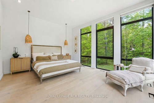 3404 Vivian Road, Whitchurch-Stouffville, ON - Indoor Photo Showing Bedroom