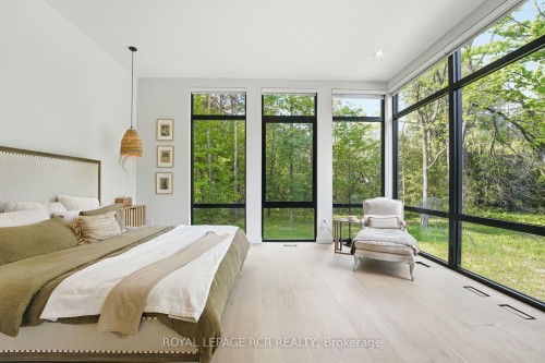 3404 Vivian Road, Whitchurch-Stouffville, ON - Indoor Photo Showing Bedroom