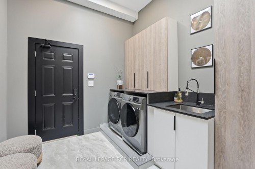 3404 Vivian Road, Whitchurch-Stouffville, ON - Indoor Photo Showing Laundry Room