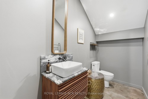 3404 Vivian Road, Whitchurch-Stouffville, ON - Indoor Photo Showing Bathroom
