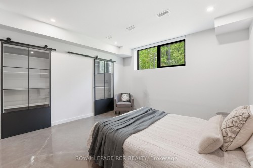 3404 Vivian Road, Whitchurch-Stouffville, ON - Indoor Photo Showing Bedroom