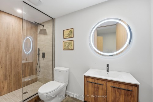 3404 Vivian Road, Whitchurch-Stouffville, ON - Indoor Photo Showing Bathroom