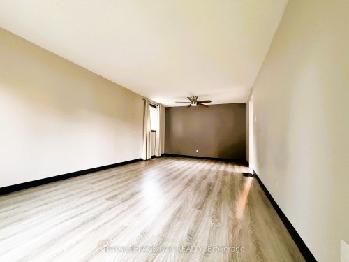 38 Royal Oak Drive, Innisfil, ON - Indoor Photo Showing Other Room