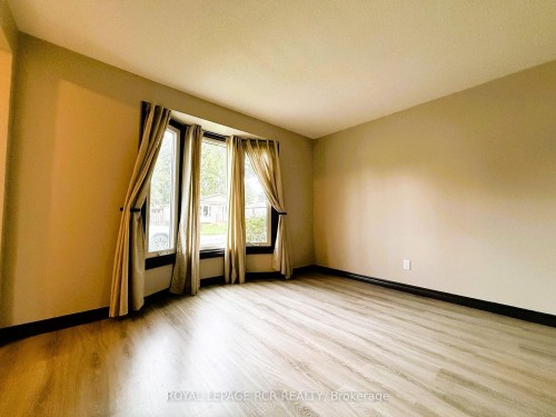 38 Royal Oak Drive, Innisfil, ON - Indoor Photo Showing Other Room