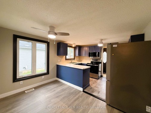 38 Royal Oak Drive, Innisfil, ON - Indoor Photo Showing Kitchen With Double Sink