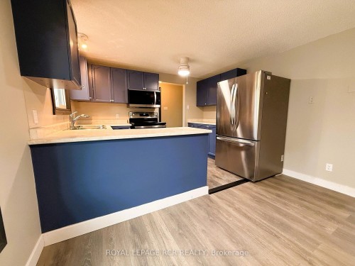 38 Royal Oak Drive, Innisfil, ON - Indoor Photo Showing Kitchen