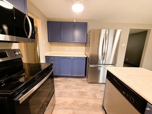 38 Royal Oak Drive, Innisfil, ON - Indoor Photo Showing Kitchen