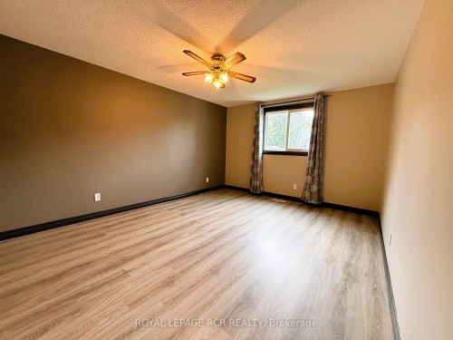 38 Royal Oak Drive, Innisfil, ON - Indoor Photo Showing Other Room