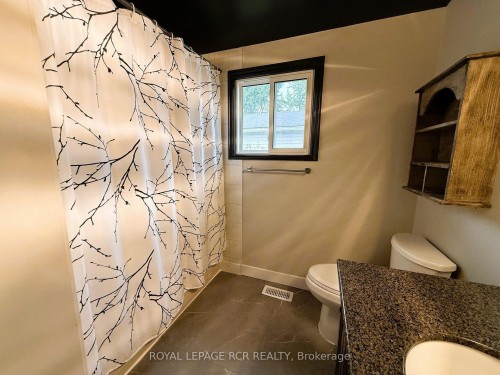 38 Royal Oak Drive, Innisfil, ON - Indoor Photo Showing Bathroom