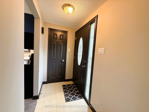 38 Royal Oak Drive, Innisfil, ON - Indoor Photo Showing Other Room