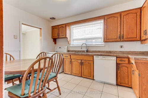 77 Alhart Drive, Toronto, ON - Indoor Photo Showing Kitchen