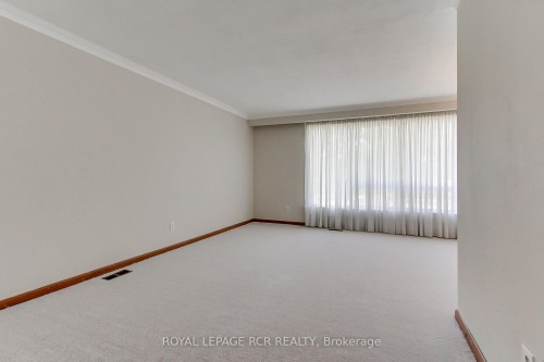 77 Alhart Drive, Toronto, ON - Indoor Photo Showing Other Room
