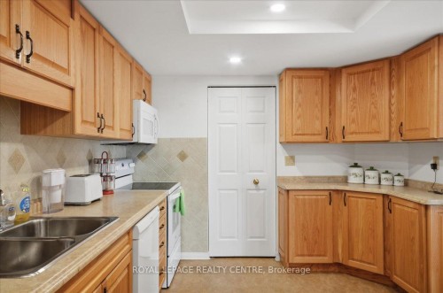 410-1360 Rathburn Road E, Mississauga, ON - Indoor Photo Showing Kitchen With Double Sink