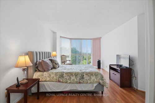 410-1360 Rathburn Road E, Mississauga, ON - Indoor Photo Showing Bedroom