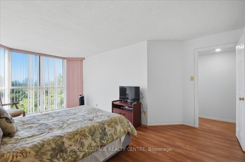 410-1360 Rathburn Road E, Mississauga, ON - Indoor Photo Showing Bedroom