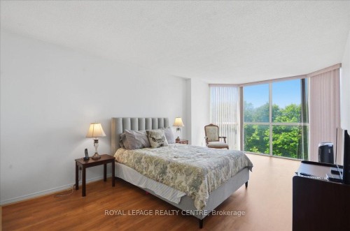 410-1360 Rathburn Road E, Mississauga, ON - Indoor Photo Showing Bedroom