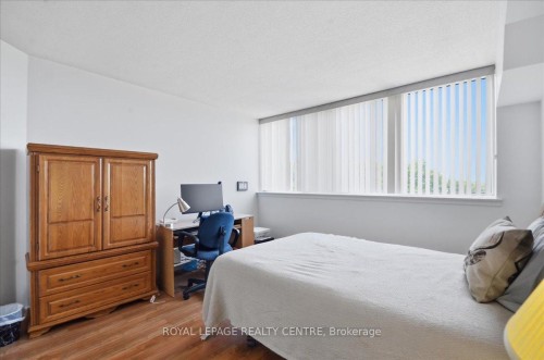 410-1360 Rathburn Road E, Mississauga, ON - Indoor Photo Showing Bedroom