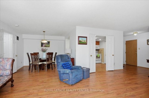 410-1360 Rathburn Road E, Mississauga, ON - Indoor Photo Showing Living Room