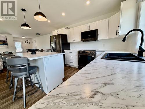 62 Eddy Crescent, Pembroke, ON - Indoor Photo Showing Kitchen With Double Sink