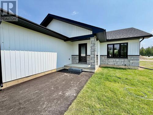 62 Eddy Crescent, Pembroke, ON - Outdoor With Deck Patio Veranda