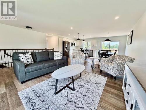 62 Eddy Crescent, Pembroke, ON - Indoor Photo Showing Living Room