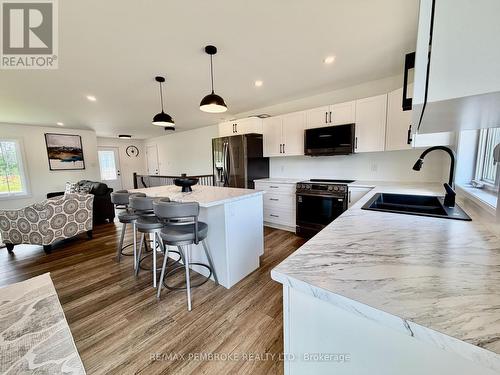 62 Eddy Crescent, Pembroke, ON - Indoor Photo Showing Kitchen With Double Sink With Upgraded Kitchen