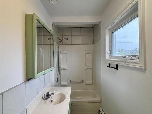 683 Mahon Street, New Waterford, NS - Indoor Photo Showing Bathroom