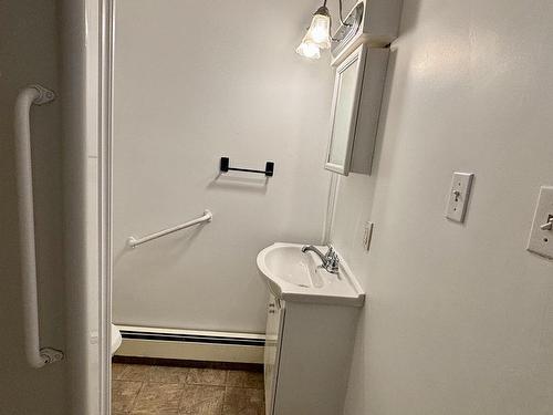 683 Mahon Street, New Waterford, NS - Indoor Photo Showing Bathroom