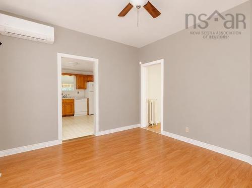 18/20 Queen Street, Sydney, NS - Indoor Photo Showing Other Room