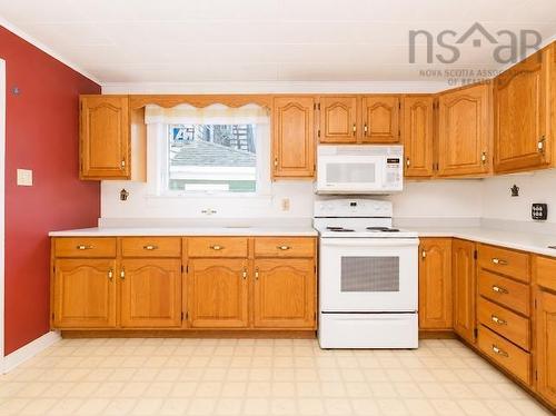 18/20 Queen Street, Sydney, NS - Indoor Photo Showing Kitchen