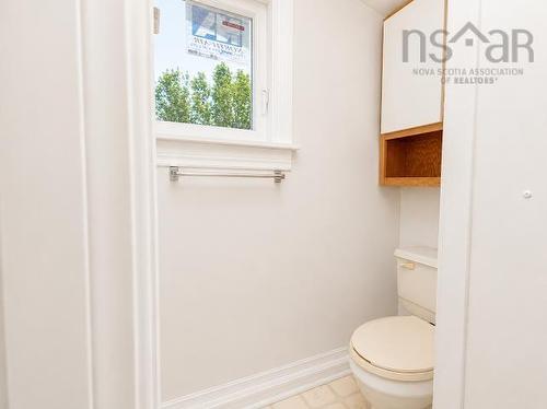 18/20 Queen Street, Sydney, NS - Indoor Photo Showing Bathroom
