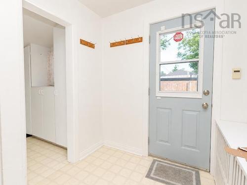 18/20 Queen Street, Sydney, NS - Indoor Photo Showing Other Room