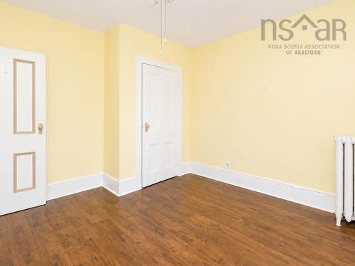 18/20 Queen Street, Sydney, NS - Indoor Photo Showing Other Room