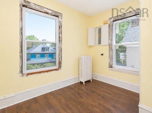 18/20 Queen Street, Sydney, NS - Indoor Photo Showing Other Room