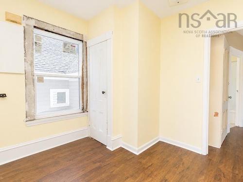 18/20 Queen Street, Sydney, NS - Indoor Photo Showing Other Room