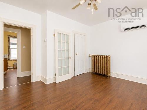 18/20 Queen Street, Sydney, NS - Indoor Photo Showing Other Room