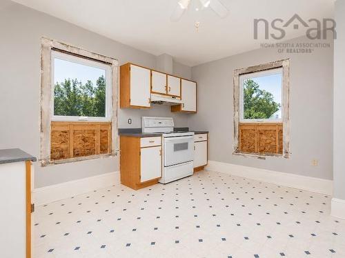 18/20 Queen Street, Sydney, NS - Indoor Photo Showing Kitchen