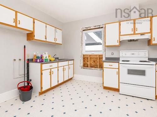 18/20 Queen Street, Sydney, NS - Indoor Photo Showing Kitchen
