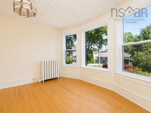 18/20 Queen Street, Sydney, NS - Indoor Photo Showing Other Room