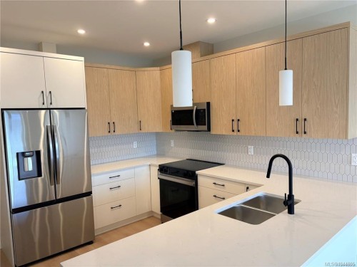 3482 Merlot Terr, Langford, BC - Indoor Photo Showing Kitchen With Double Sink With Upgraded Kitchen