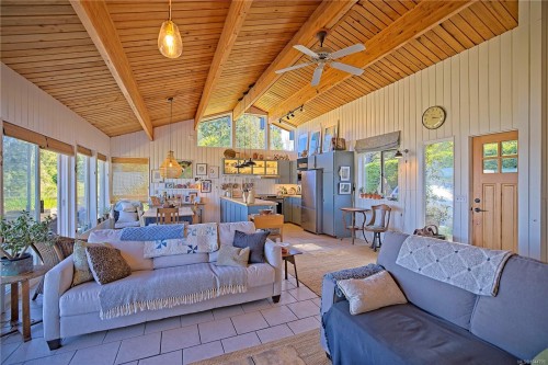 1607 North Beach Rd, Salt Spring, BC 