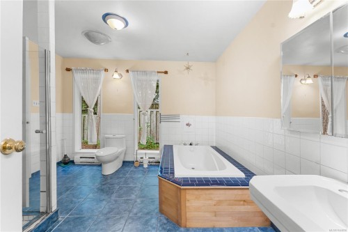 395 Lyngail Pl, Gabriola Island, BC 