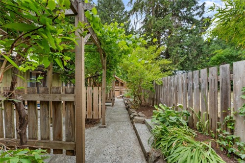 395 Lyngail Pl, Gabriola Island, BC 