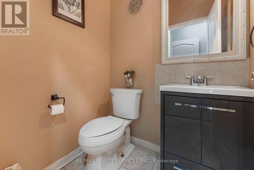 3696 Waterfall Crescent, Mississauga, ON - Indoor Photo Showing Bathroom