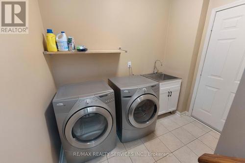 3696 Waterfall Crescent, Mississauga, ON - Indoor Photo Showing Laundry Room
