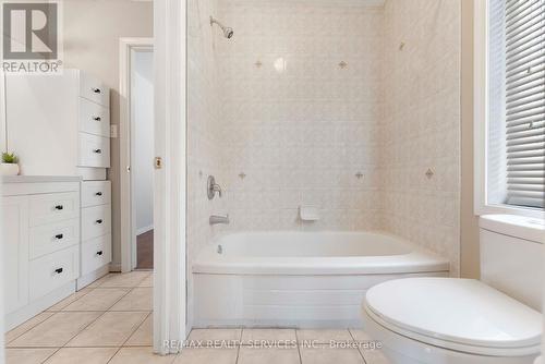 3696 Waterfall Crescent, Mississauga, ON - Indoor Photo Showing Bathroom