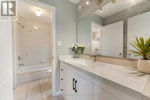 3696 Waterfall Crescent, Mississauga, ON - Indoor Photo Showing Bathroom